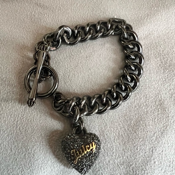 Juicy gunmetal chain bracelet with toggle closure and rhinestone Juicy heart. - Picture 1 of 7